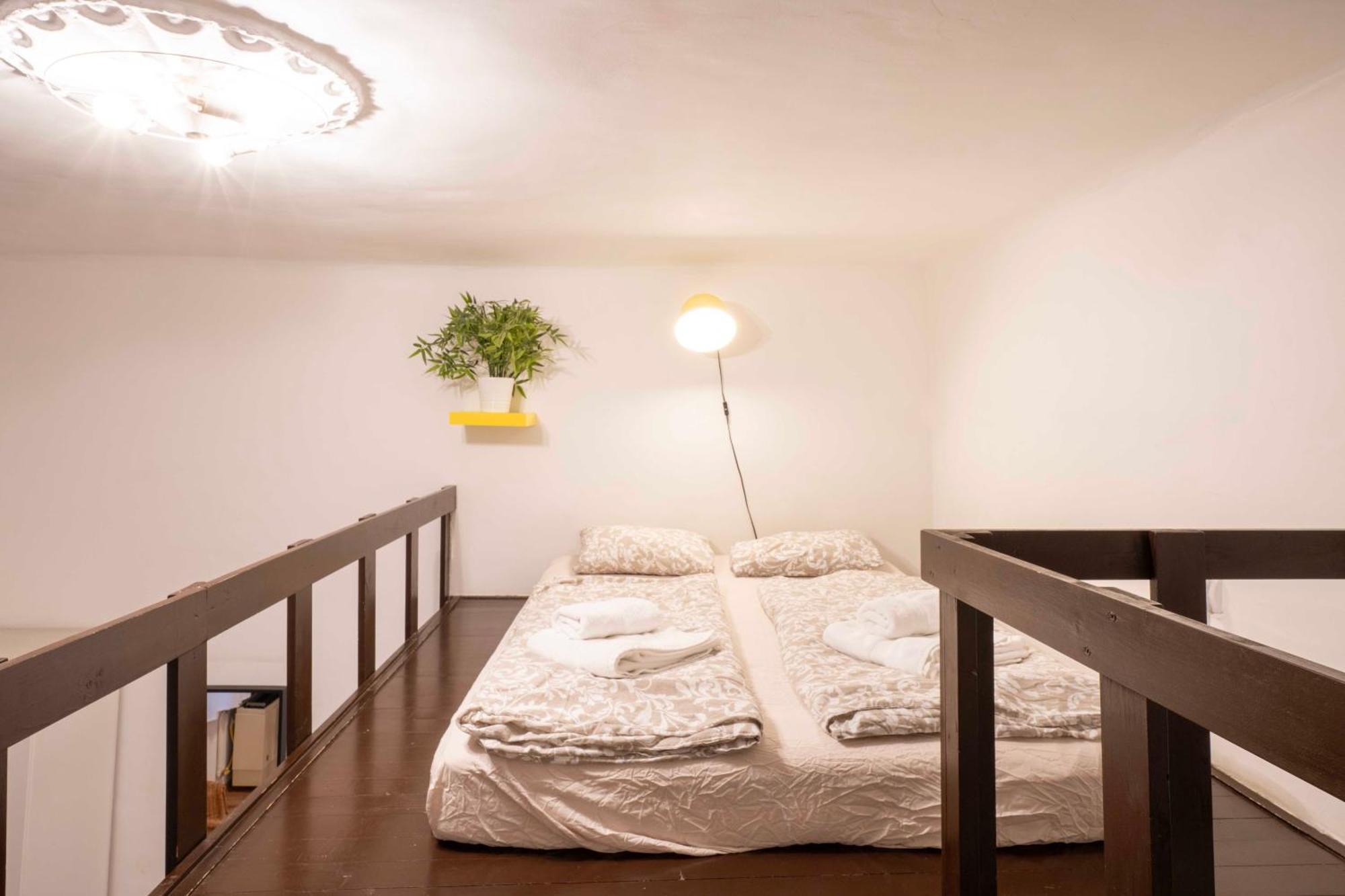 Quiet Cozy In Party Street E1 Apartament